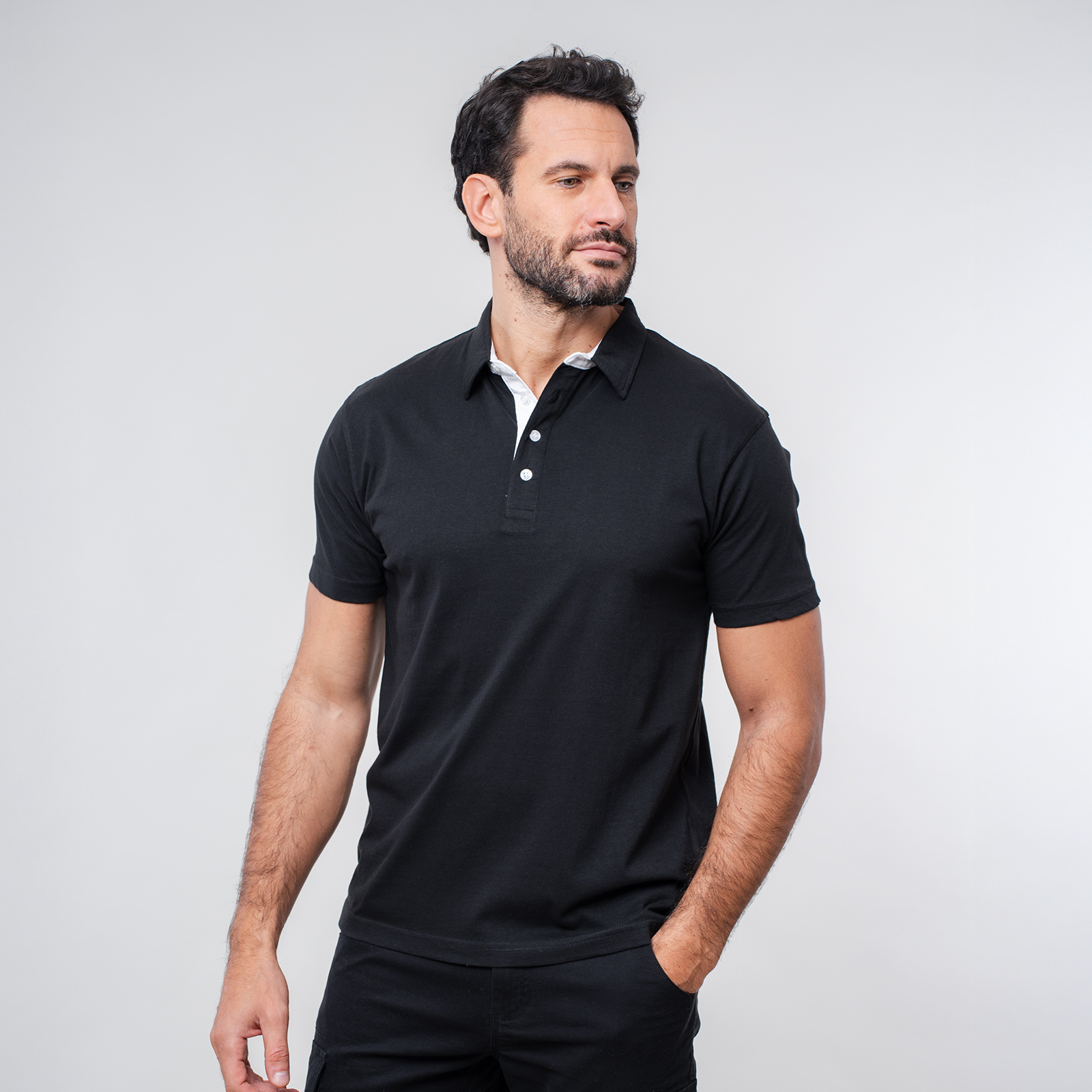 Polo Jersey: La comodità della T-shirt incontra l’eleganza della polo.